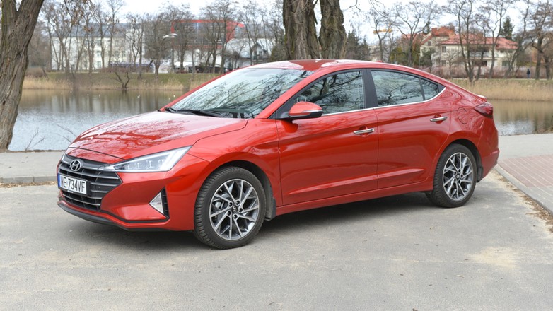 Hyundai Elantra 1.6 6AT