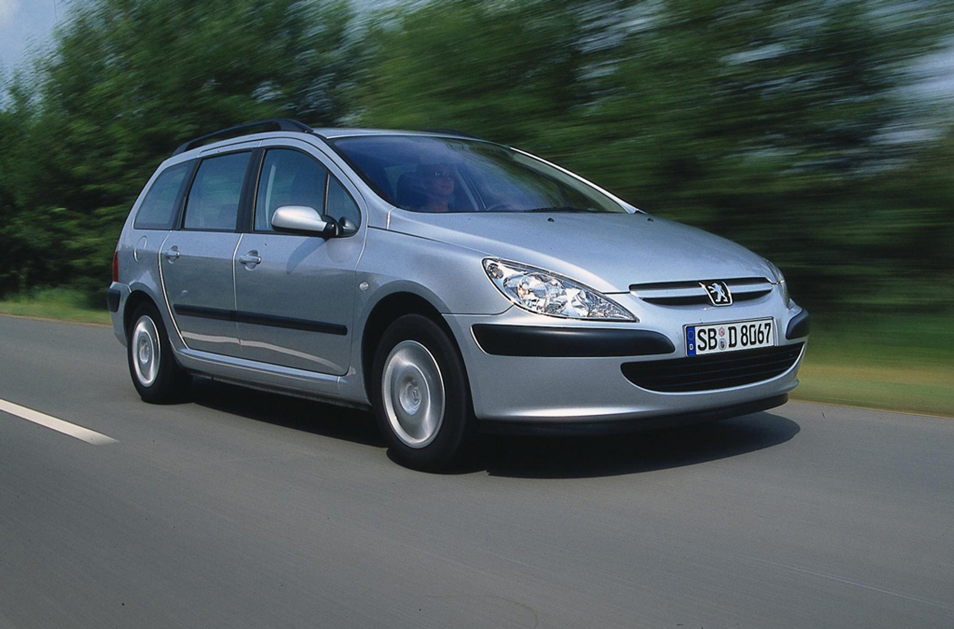 Toyota Corolla kontra Opel Astra II, Skoda Octavia i Peugeot 307 - Które używane kombi okaże się lepsze dla rodziny?