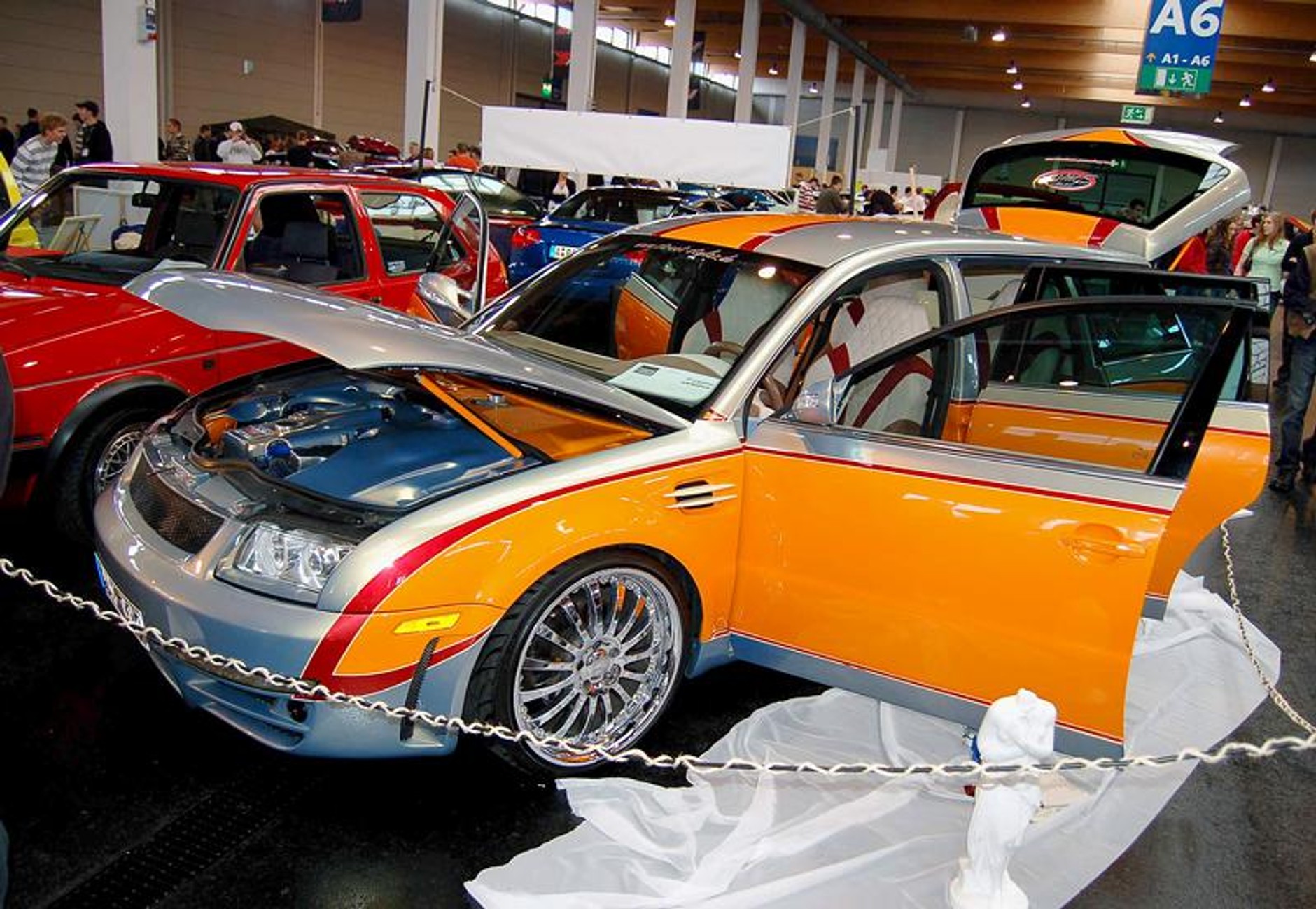 Tuning World Bodensee 2008: Golfy, drifting i dziewczyny -  fotogaleria (2)