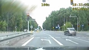 Szalony pościg w Warszawie. Kierowca Priusa jechał pod prąd