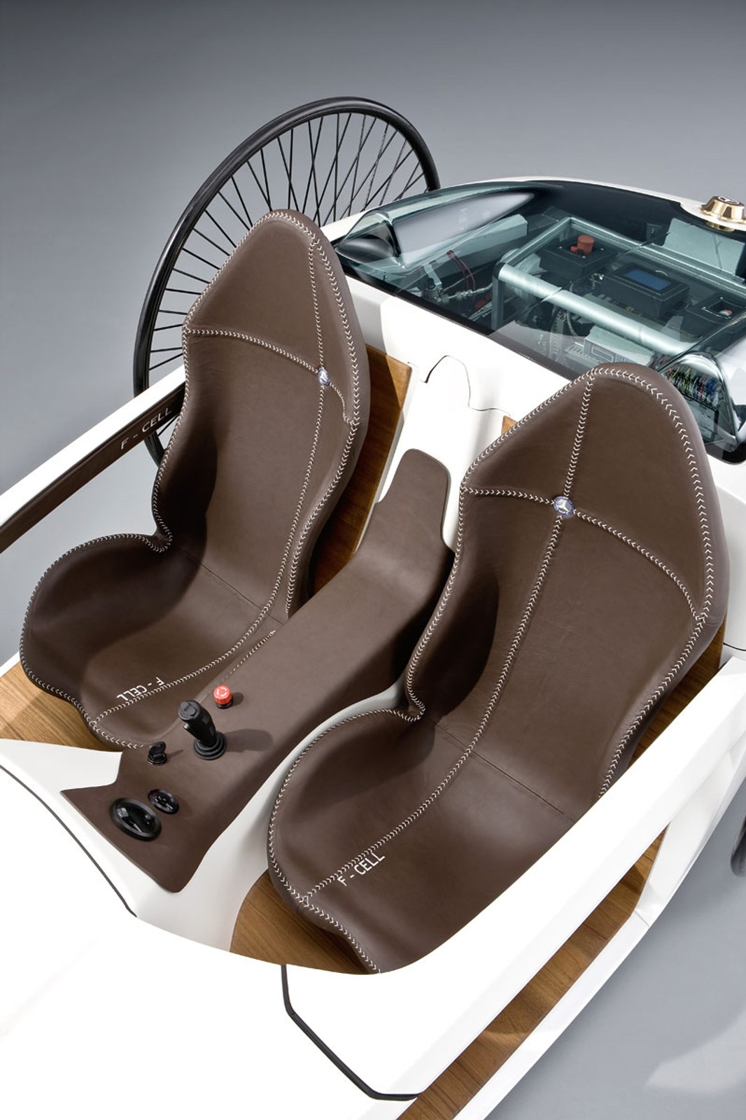 Mercedes-Benz F-Cell Roadster: powrót do przyszłości