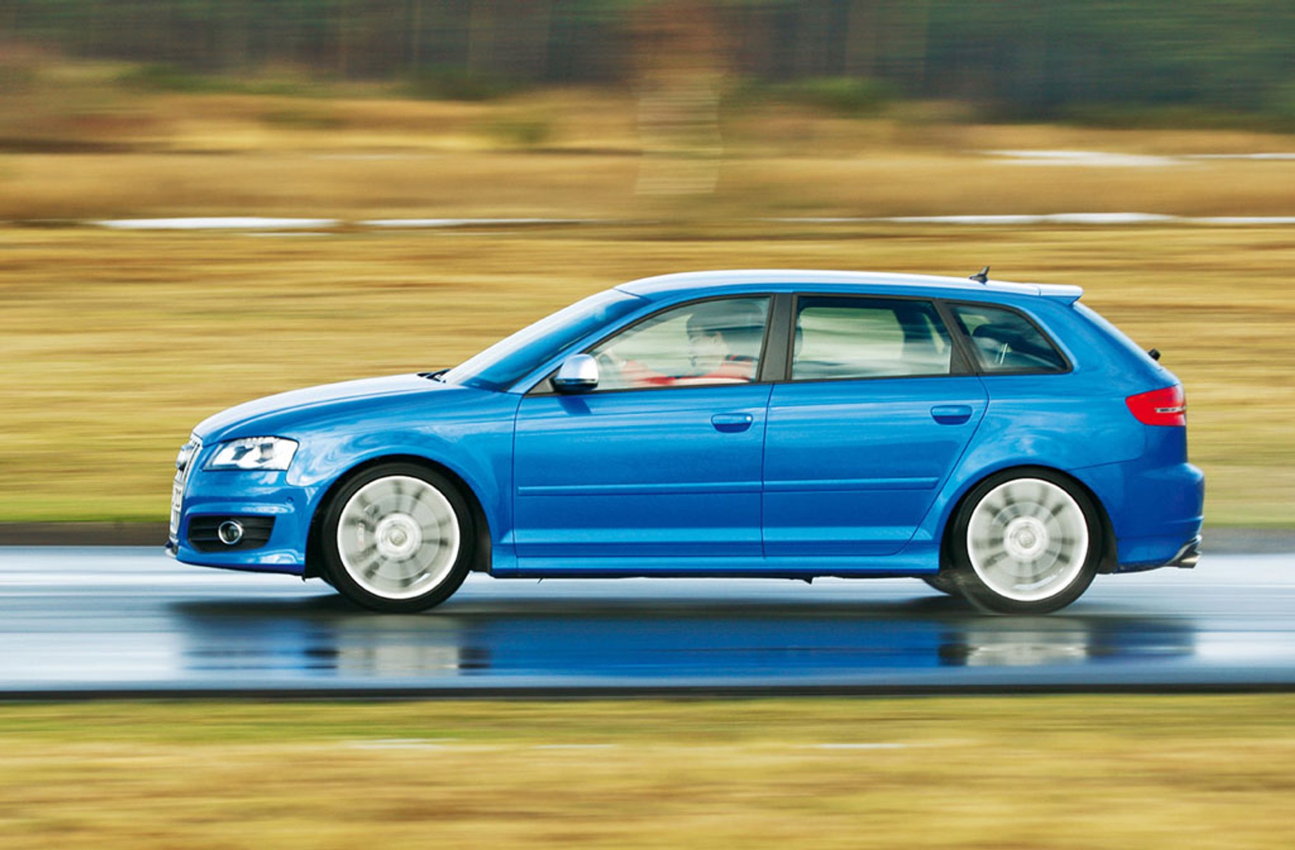 Który nadaje się na przewodnika stada? Pięć supersportowych kompaktów: Mazda 3MPS kontra BMW 130i, VW Golf R, Audi S3 i Seat Leon Cupra