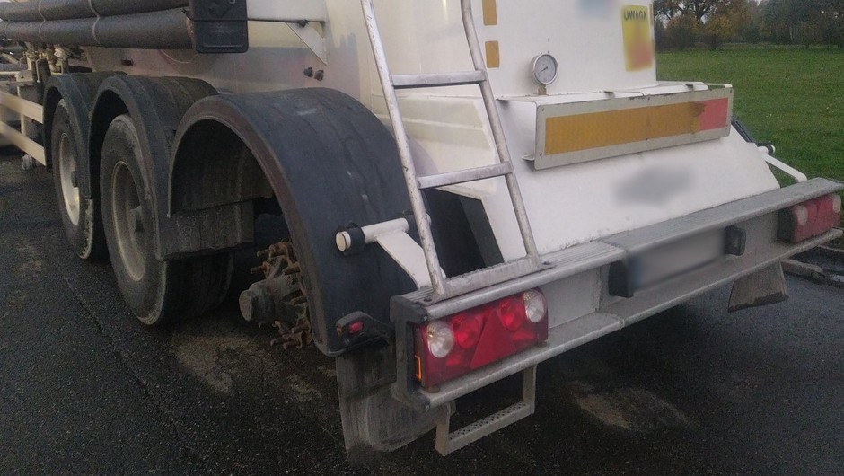 Z naczepą bez jednego koła przejechał prawie 300 km