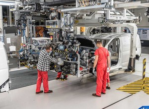 Brak półprzewodników. Jak radzą sobie z problemem producenci?