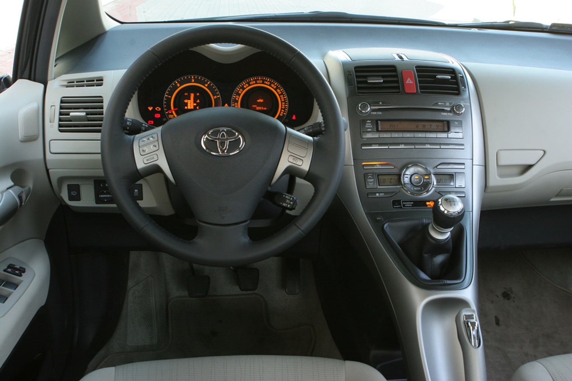 Ford Focus kontra Kia ceed i Toyota Auris: czy każdy sposób na oszczędzanie jest dobry?