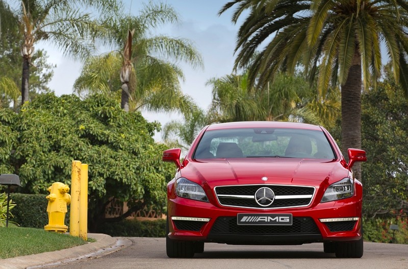 Mercedes CLS63 AMG ma rozdwojoną jaźń i świetnie wychodzi na zdjęciach