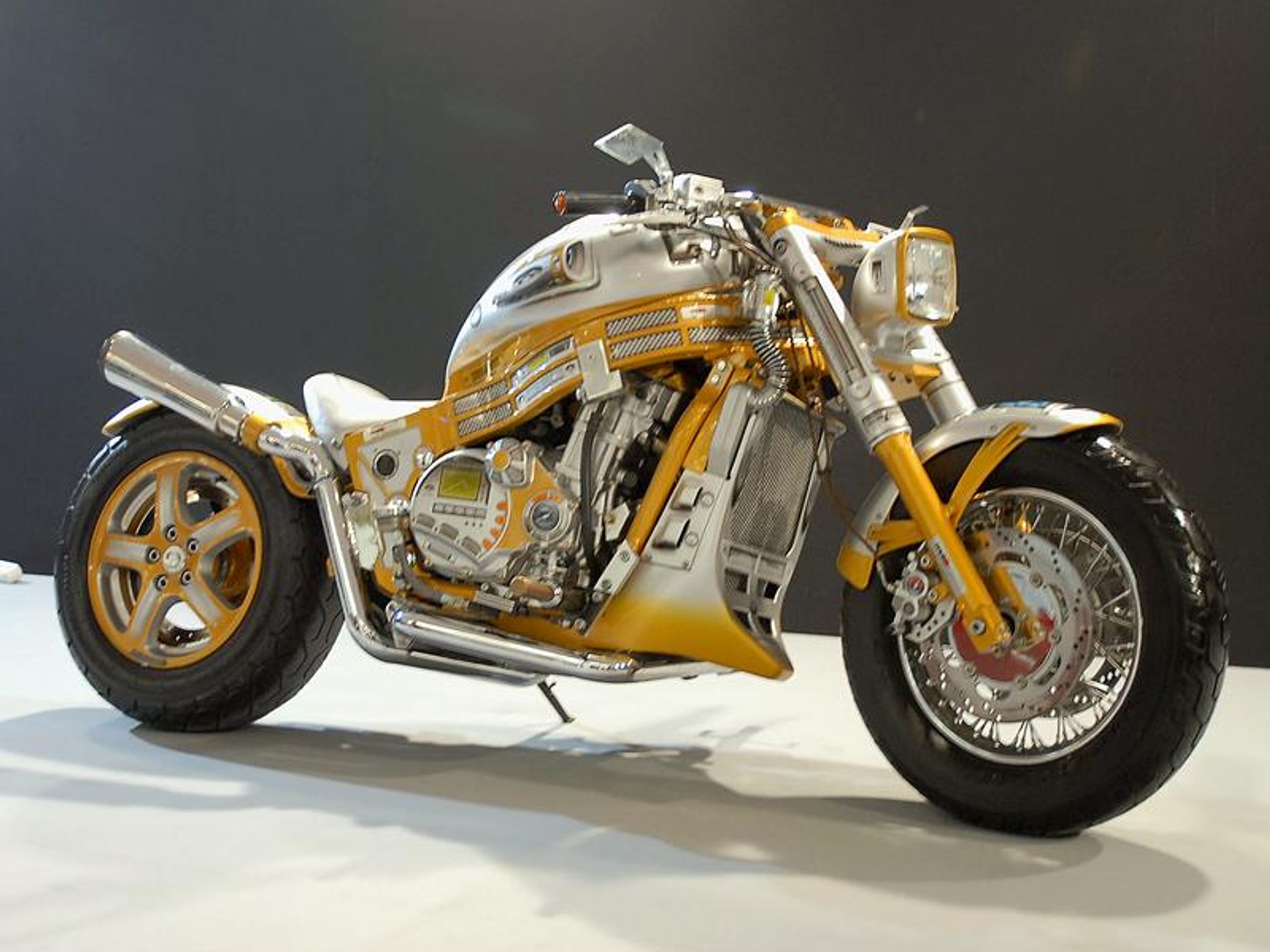 MMOTION 06: Mały Paryż w praskich Holešovicach