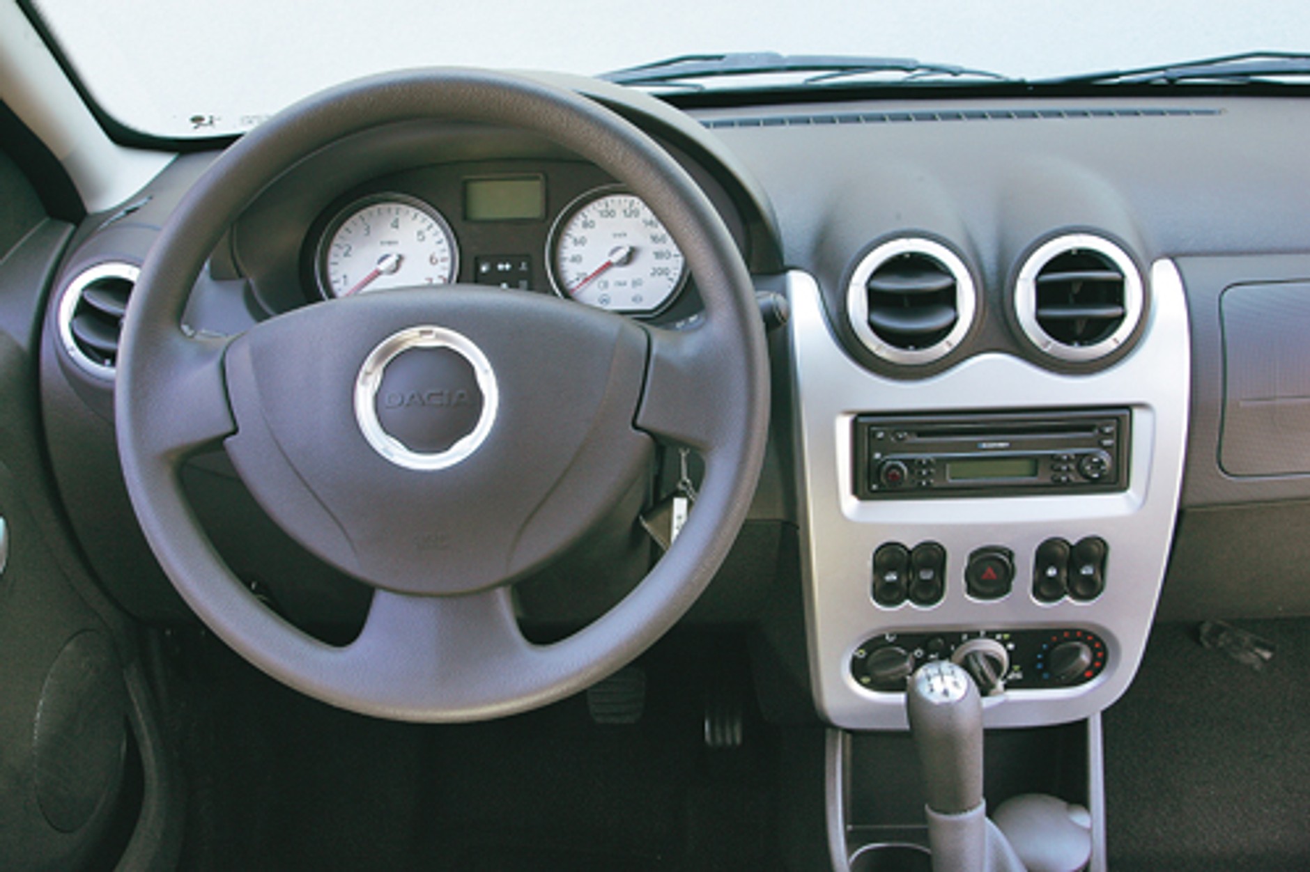 Dacia Sandero - kompaktowe auto za pół ceny