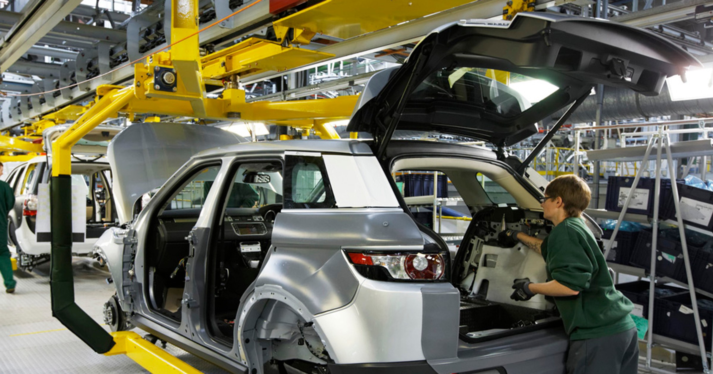 Jaguar Land Rover zwiększa produkcję