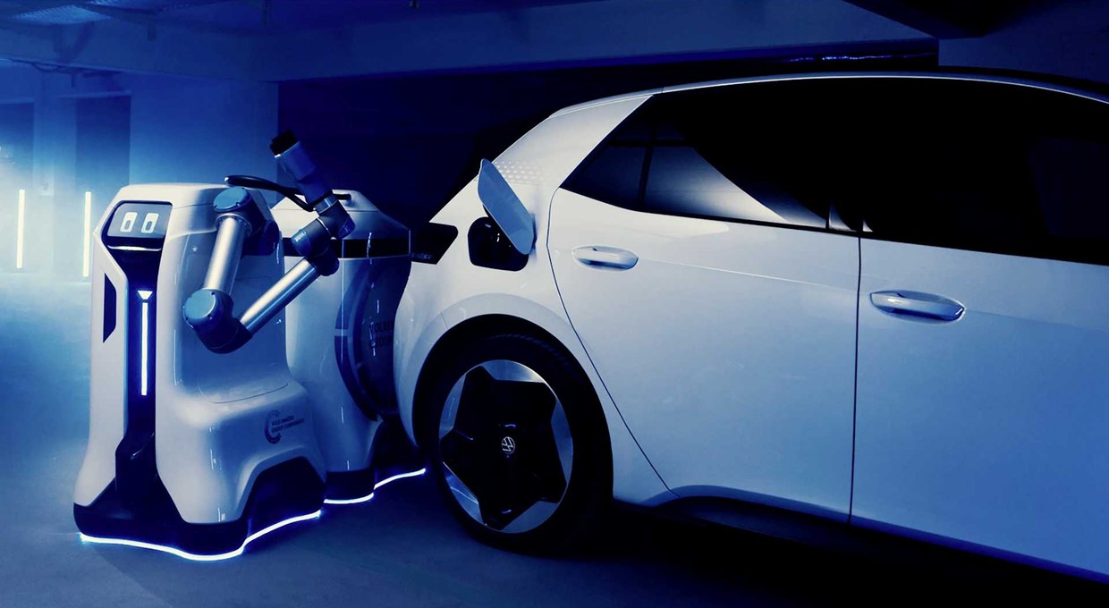 Pierwsze roboty do ładowania aut elektrycznych