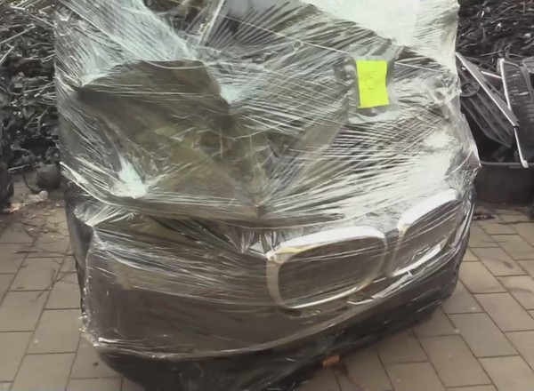 To nie był po prostu warsztat samochodowy. Policjanci odkryli "dziuplę"