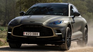 Aston Martin DBX707, do niedawna najmocniejszy seryjny SUV, może zgubić olej