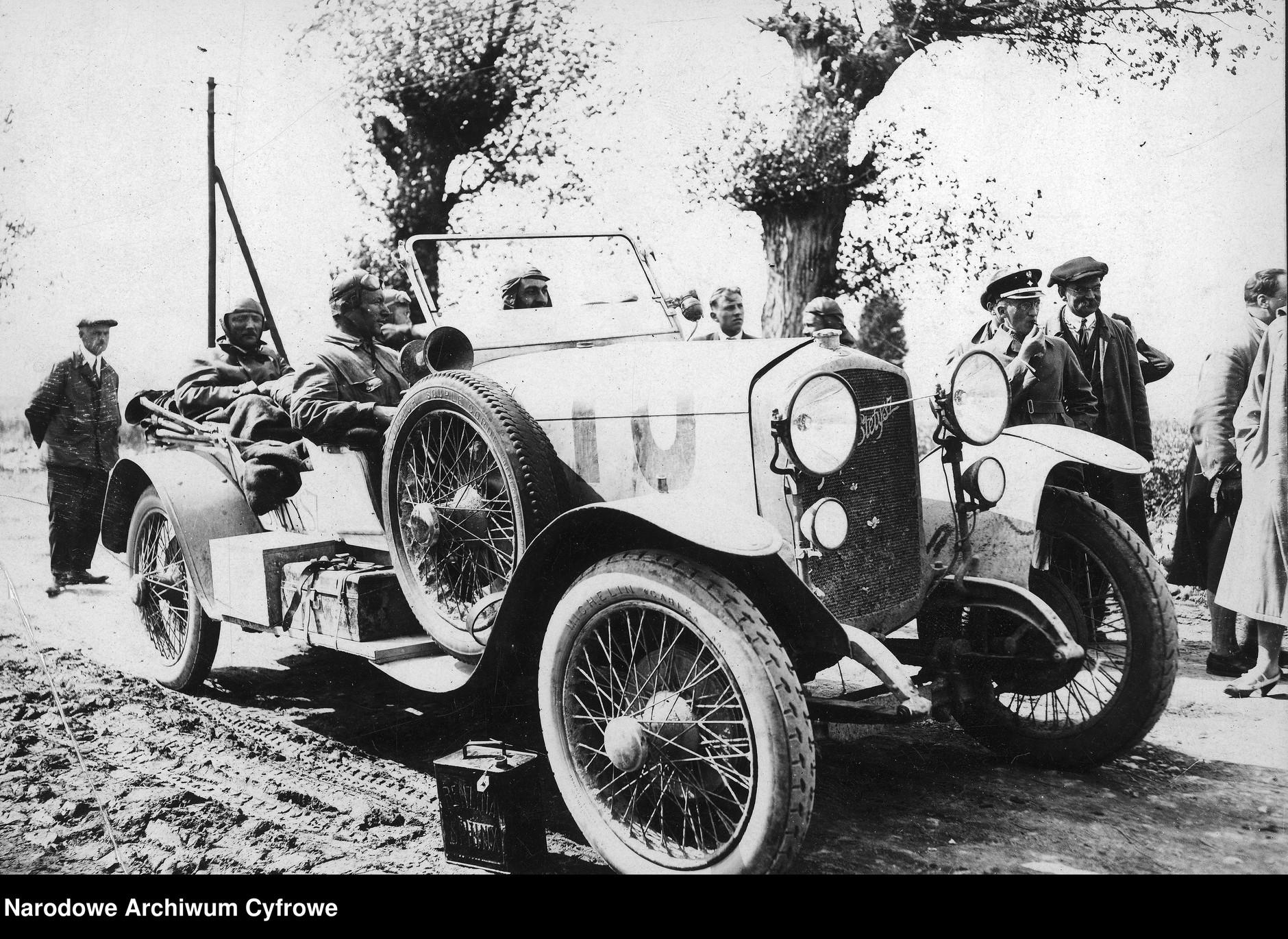 Samochód Ralf Stetysz hrabiego Tyszkiewicza w V Rajdzie Automobilklubu Polski. 1925 r.