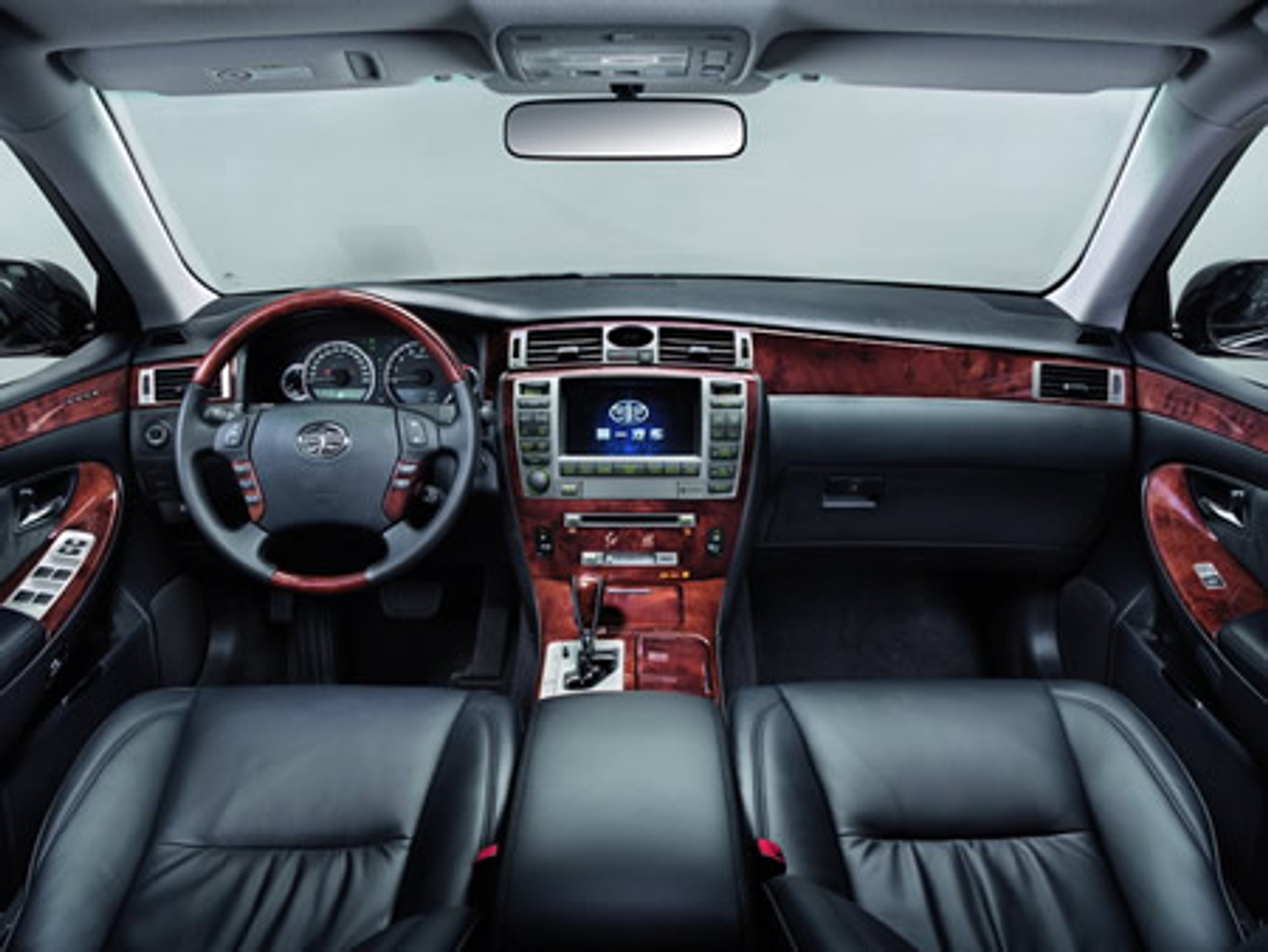 Pekin 2006: Hongqi Tonk HQ3