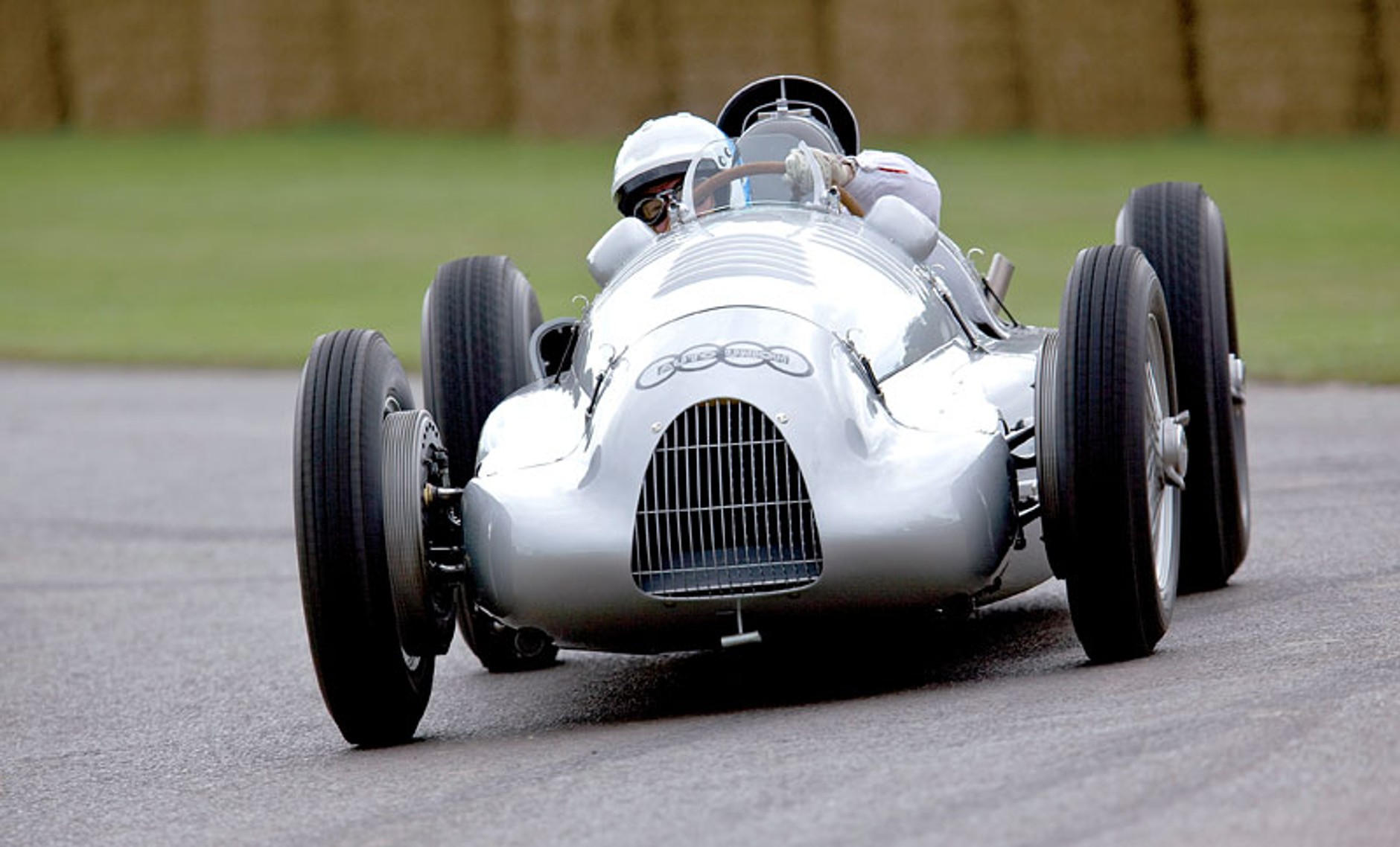 Auto Union: srebrne strzały z czterema kołami mają 75 lat