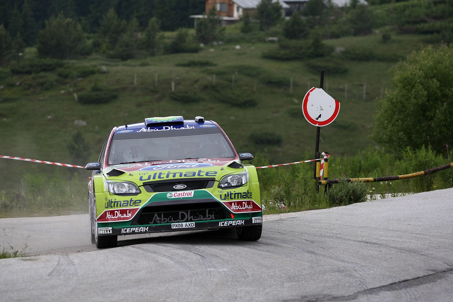 Citroën Total WRT taranuje konkurentów (galeria Rallyworld©Willy Weyens)