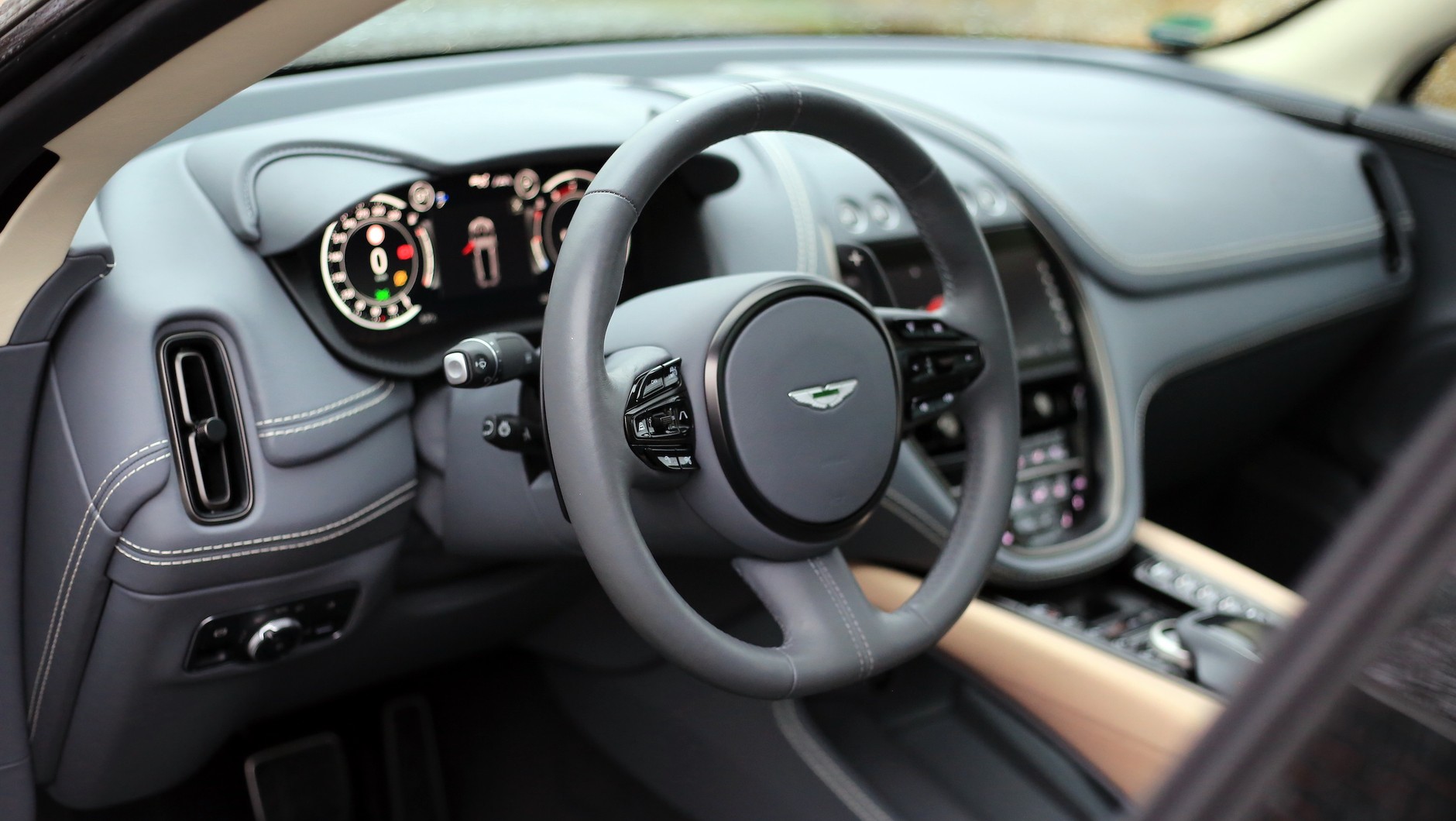 Aston Martin DBX