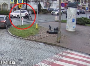 Kobieta z wózkiem była już na przejściu. Biały samochód nawet się nie zatrzymał [WIDEO]