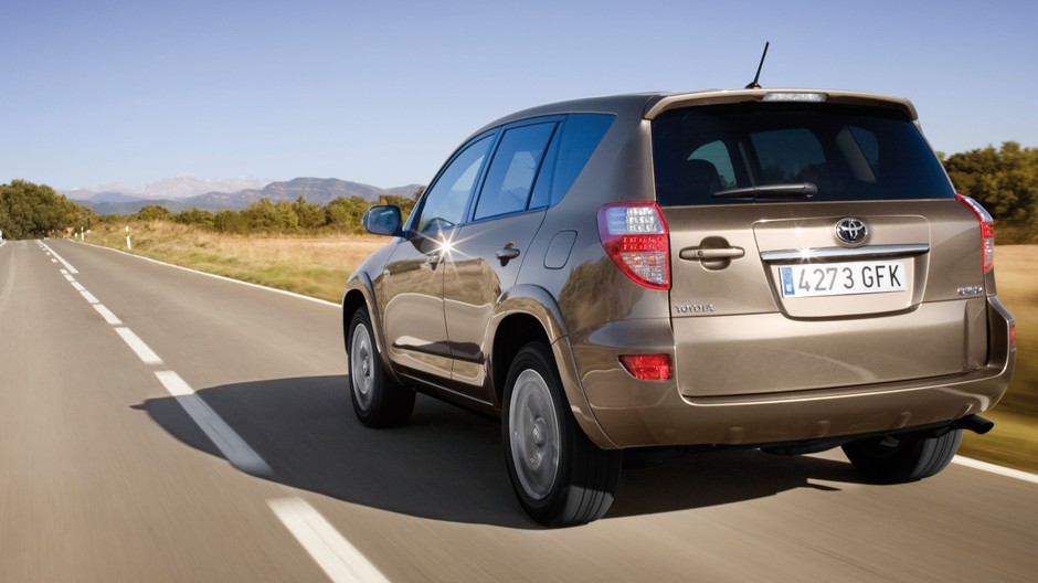 Toyota RAV4 (trzecia generacja; 2006-2012): pierwsze RAV4 bez koła zapasowego na tylnej klapie