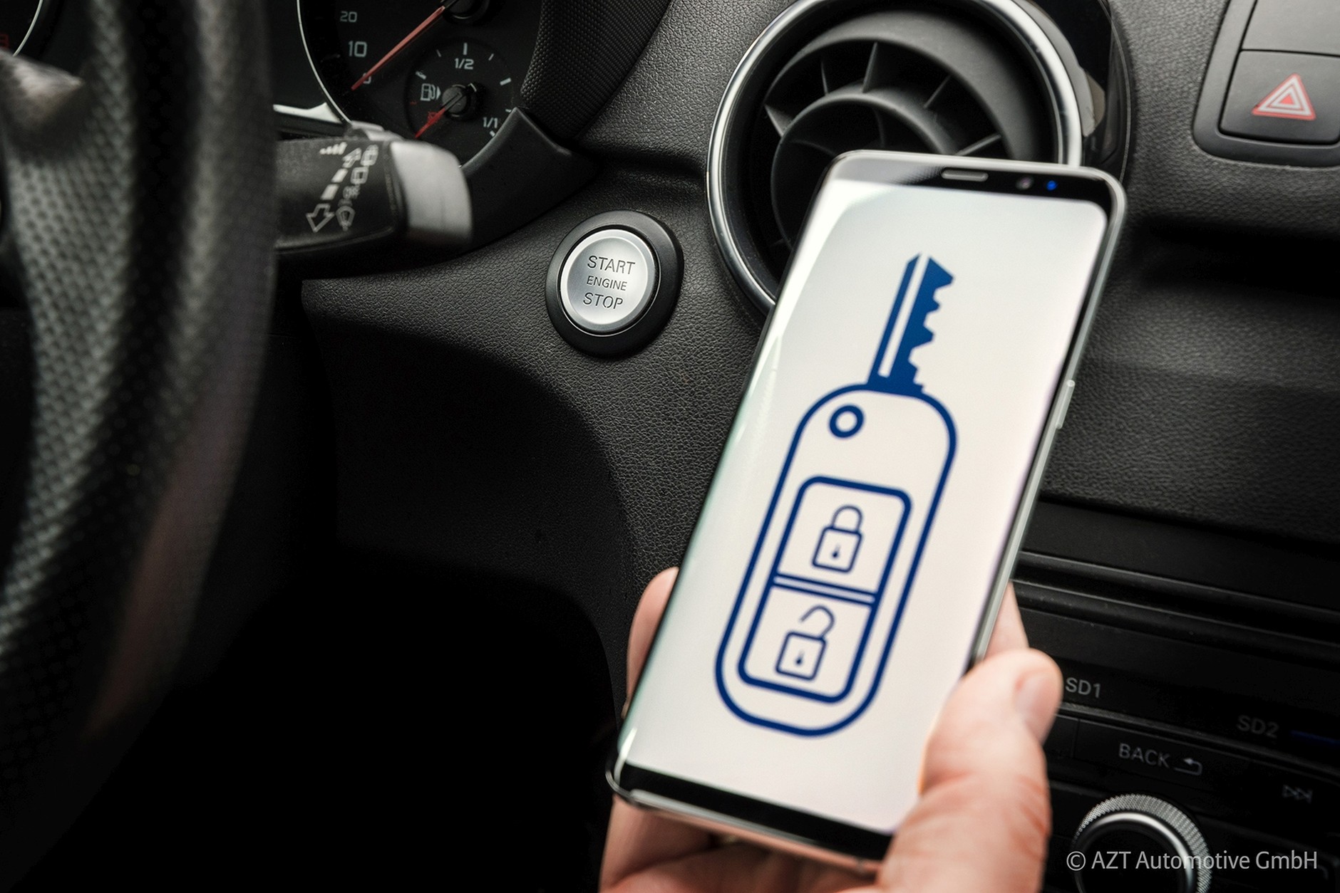 Smartfon to także jedno z zagrożeń dla współczesnych aut