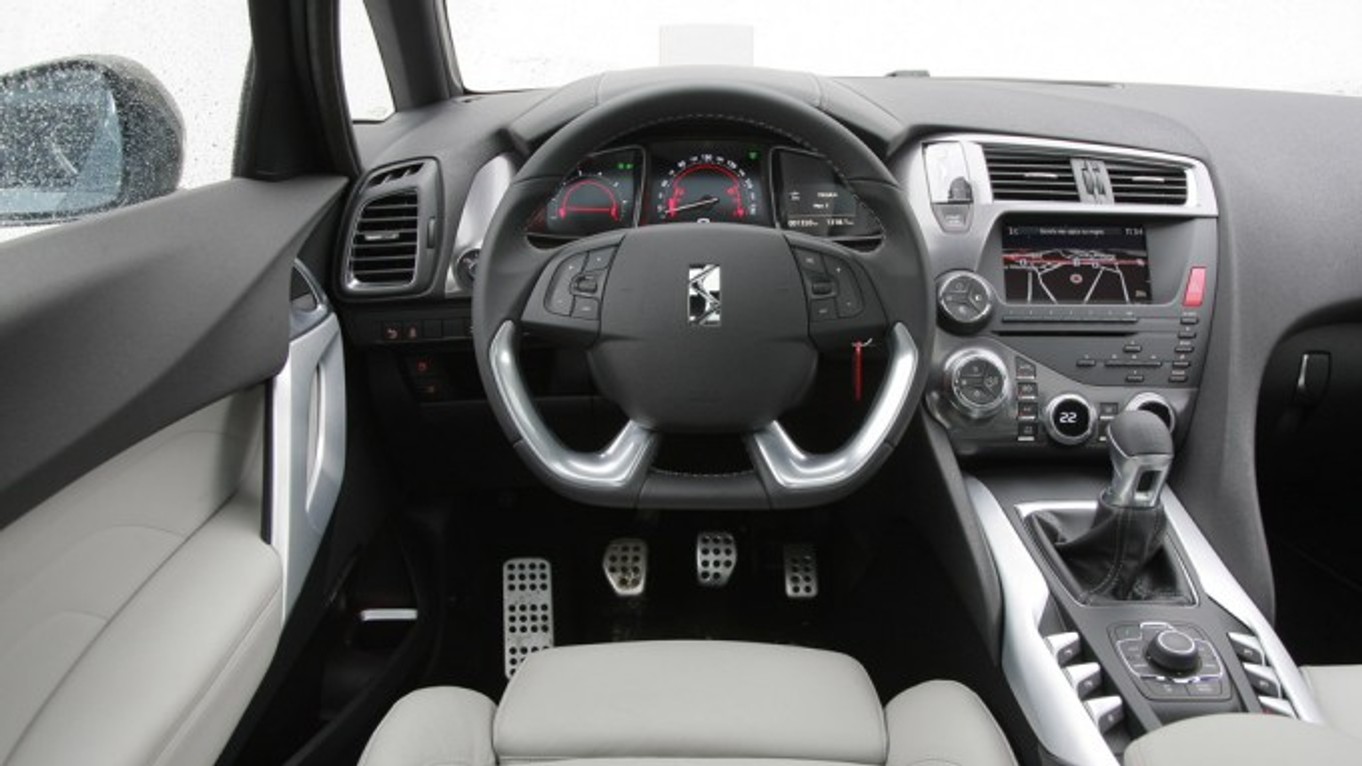 Test Citroena DS5 1.6 THP 200 Sport Chic: elegancka limuzyna