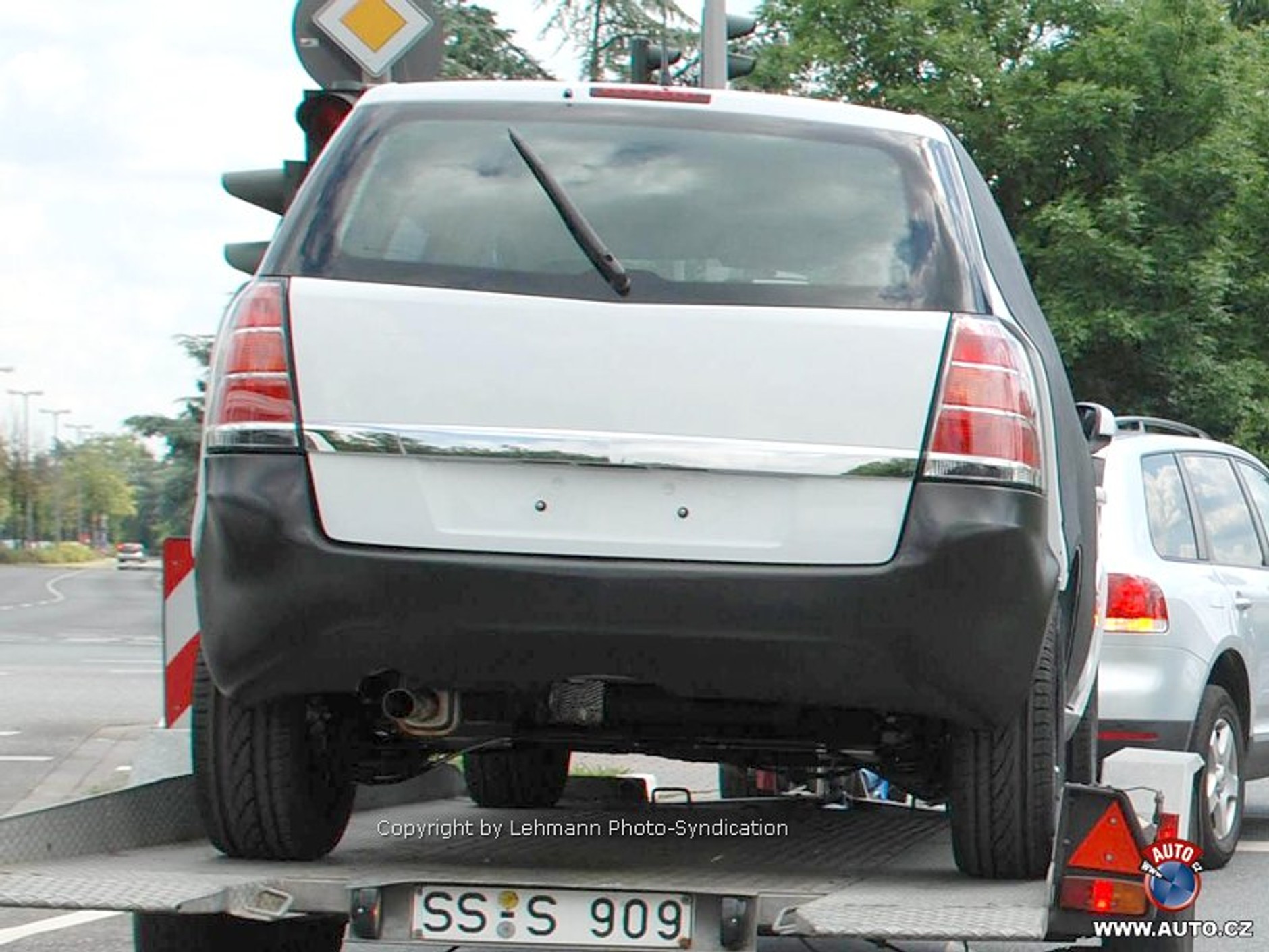 Zdjęcia szpiegowskie: Opel Meriva w nowym wcieleniu