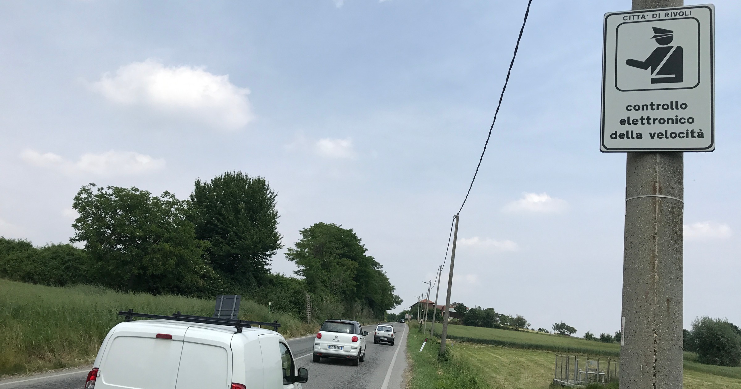 Znak ostrzegający o kontroli prędkości we Włoszech