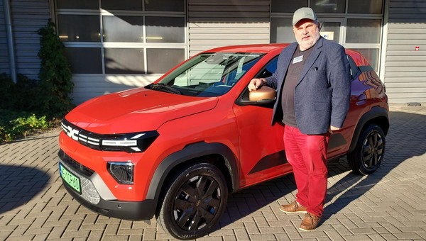 Pierwsza jazda odnowioną Dacią Spring. To najtańszy „elektryk" na rynku