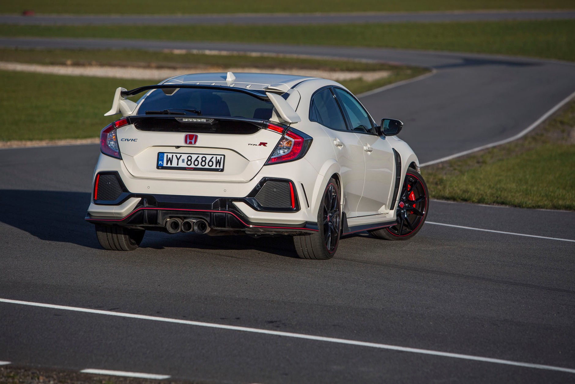 Honda Civic Type R - jest tak szybka, jak wygląda