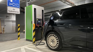 Strat przy ładowaniu akumulatorów aut elektrycznych nie da się uniknąć. Oto, ile tracimy