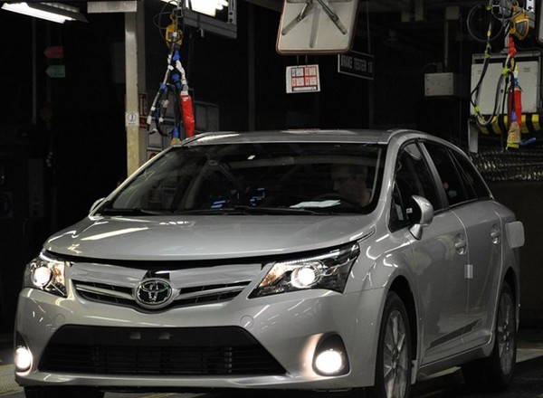 Toyota Avensis po liftingu już w produkcji