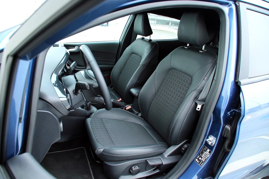 Ford Fiesta 1.0 EcoBoost Hybrid vs. Renault Clio E-Tech