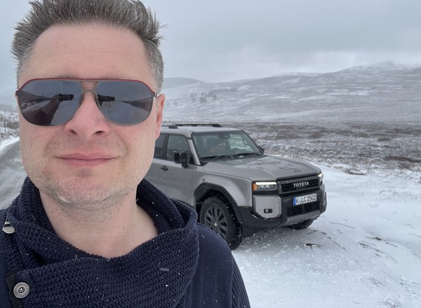 Polacy rezerwowali nową Toyotę Land Cruiser z prędkością ośmiu aut na sekundę. Sprawdziłem, o co to zamieszanie