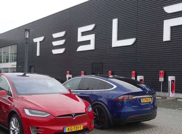 Tesla wydaje 8 tys. dolarów na minutę
