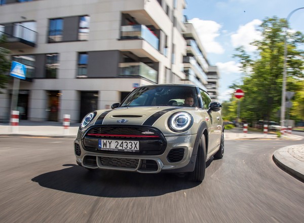 Mini John Cooper Works – wygląda jak jeździ | TEST