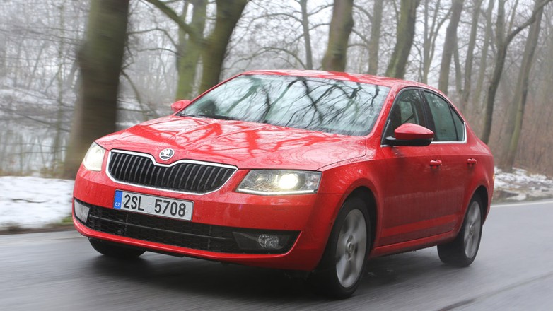 Jak jeździ nowa Skoda Octavia: czy stawia Golfa w cieniu?