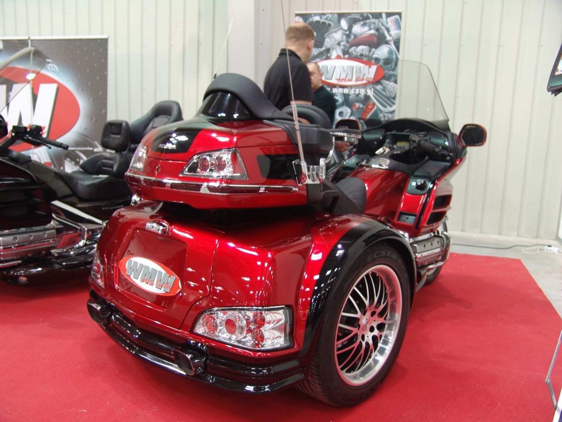 III Ogólnopolska Wystawa Motocykli i Skuterów: premiery i atrakcyjne hostessy (galeria)