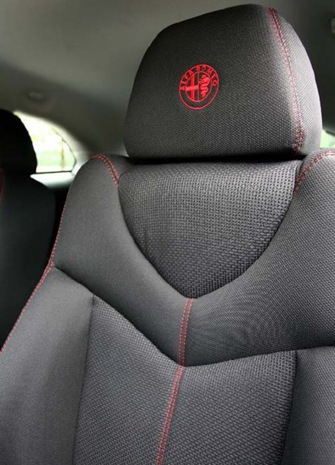 Alfa Romeo GT z pakietem Black Line 2