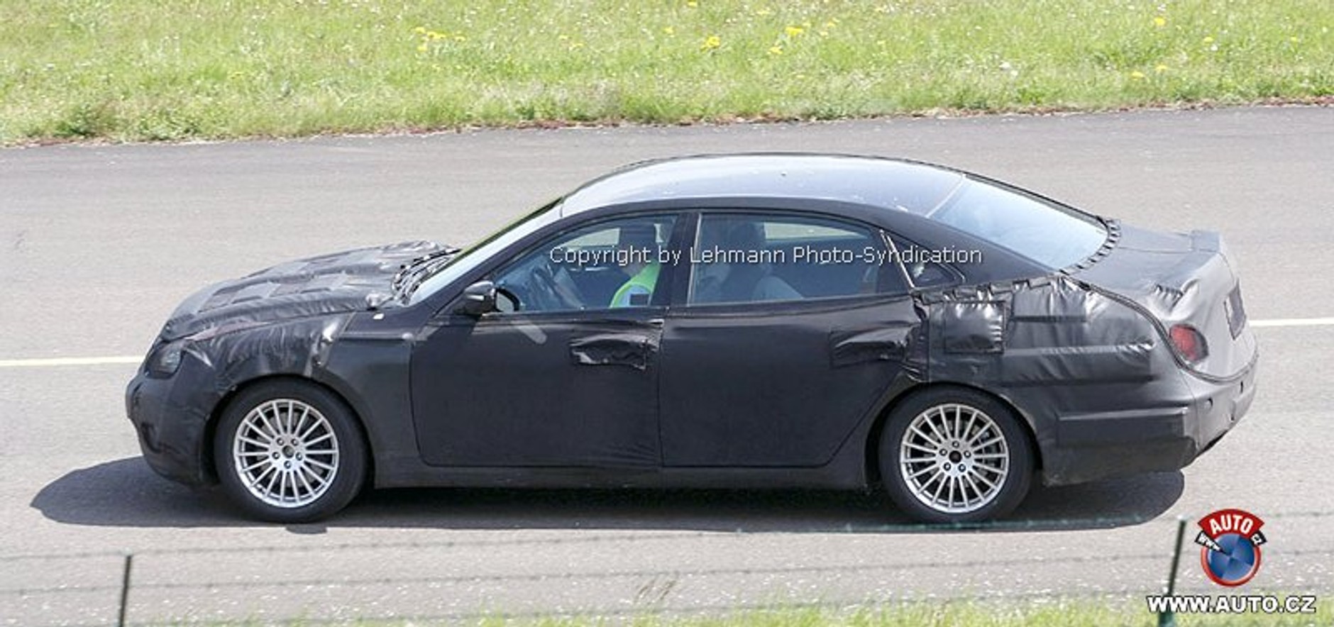 Zdjęcia szpiegowskie: Hyundai i90 podniesie prestiż marki