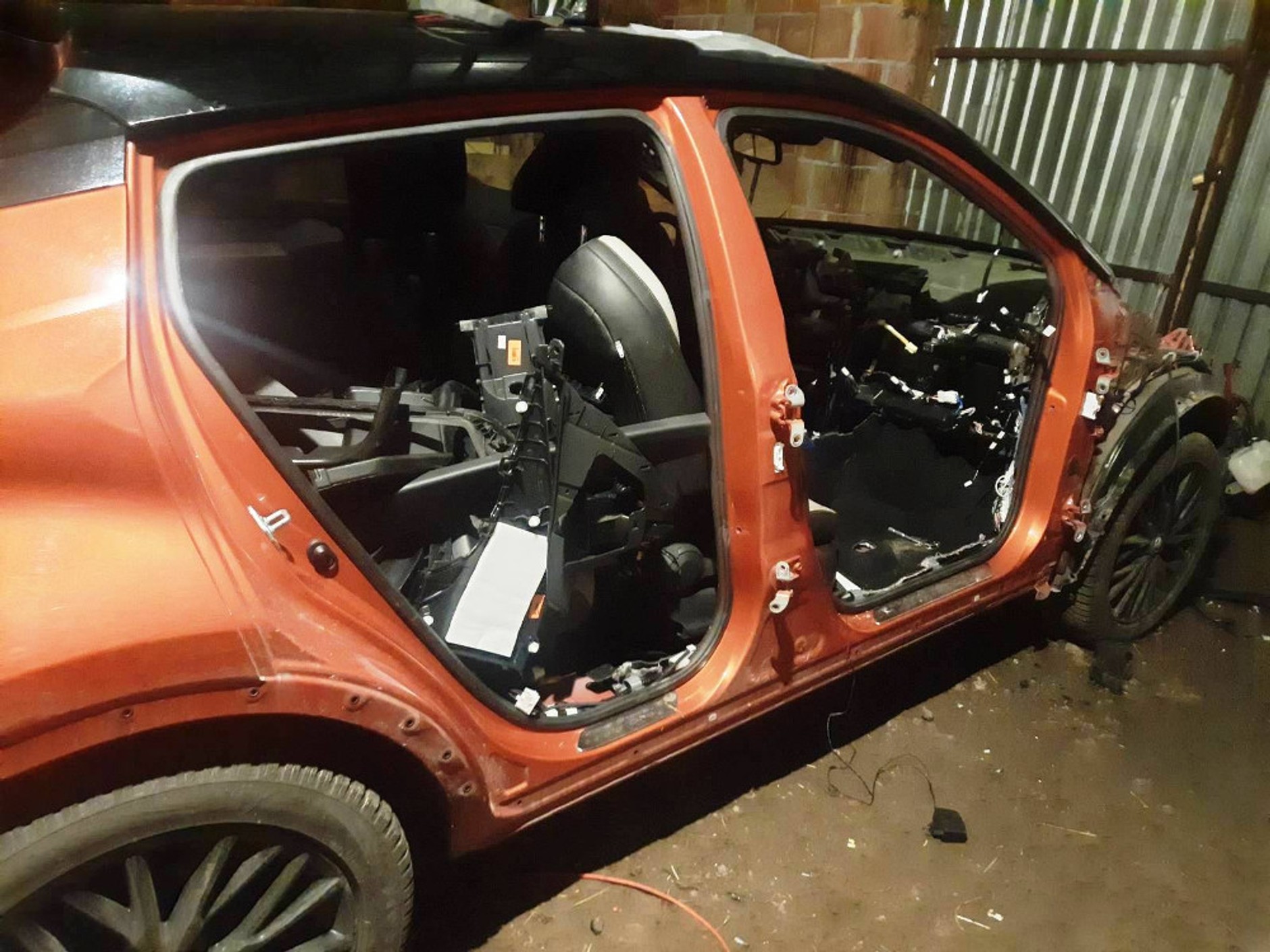 Policjanci z grupy Skorpion odzyskali skradzioną Toyotę. Zajęło im to niecałą dobę