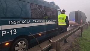 Inspektorzy ITD chcieli pomóc kierowcy busa. Gdy zobaczyli ładunek, wezwali policjantów