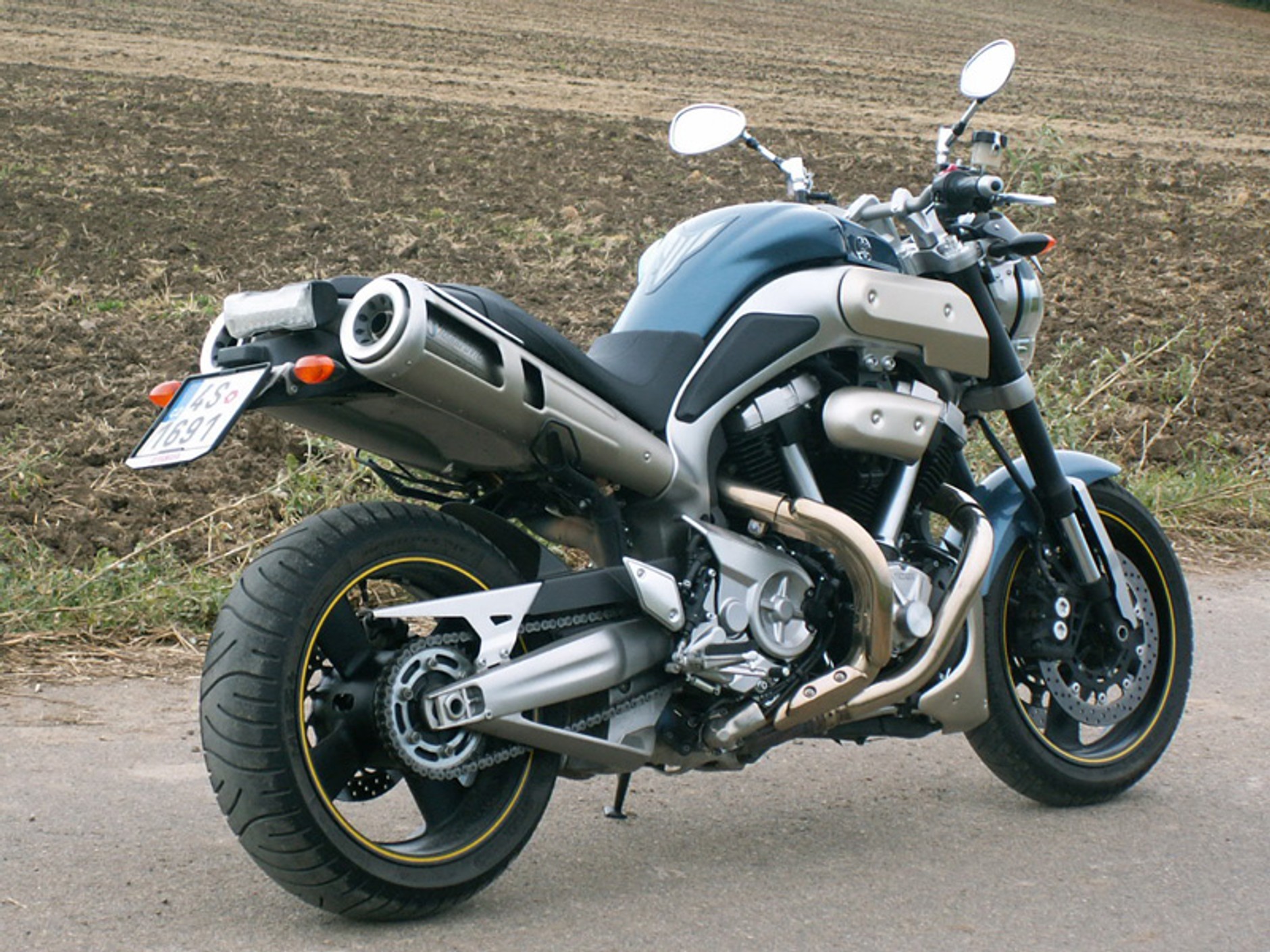 Yamaha MT-01: agresywny jednoślad (test)