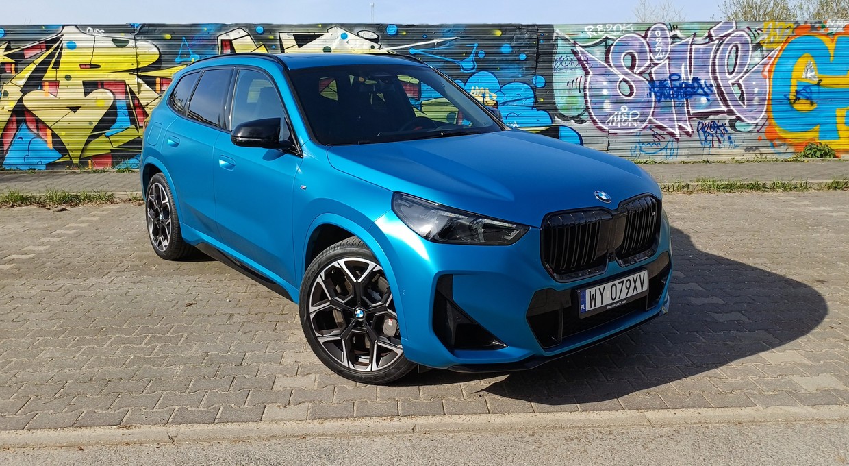 BMW X1 M135i udowadnia, że sportowy charakter można pogodzić z terenowymi genami