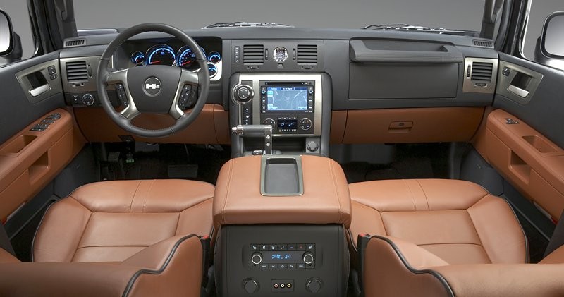 Hummer H2 z nowym silnikiem i wnętrzem