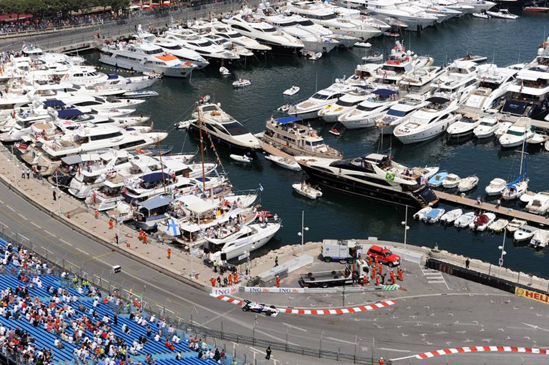 Grand Prix Monaco 2009: Button królem, Kubica w garażu (fotogaleria)