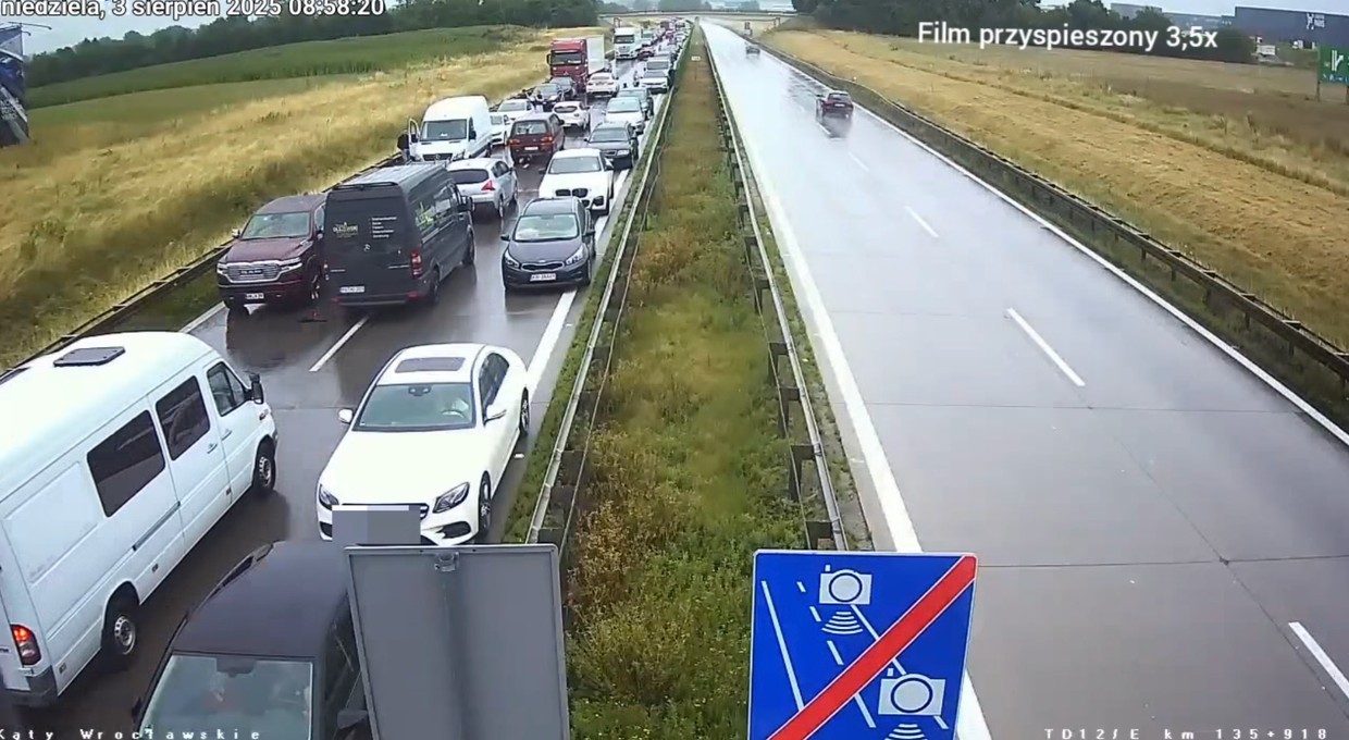 Jechali pod prąd autostradą A4, żeby nie stać w korku. Kierowcy nie unikną kary
