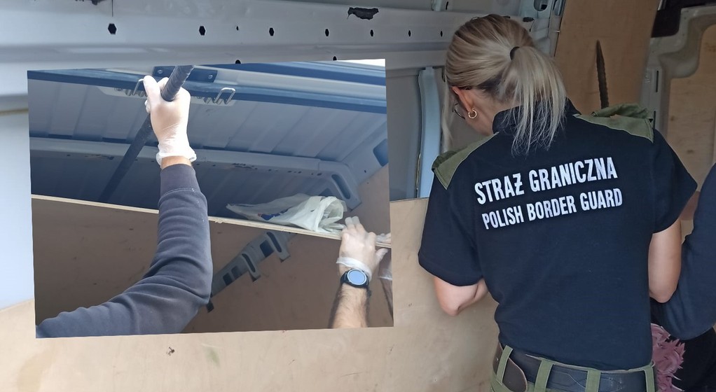 Przeszukanie busa porzuconego na granicy z Niemcami