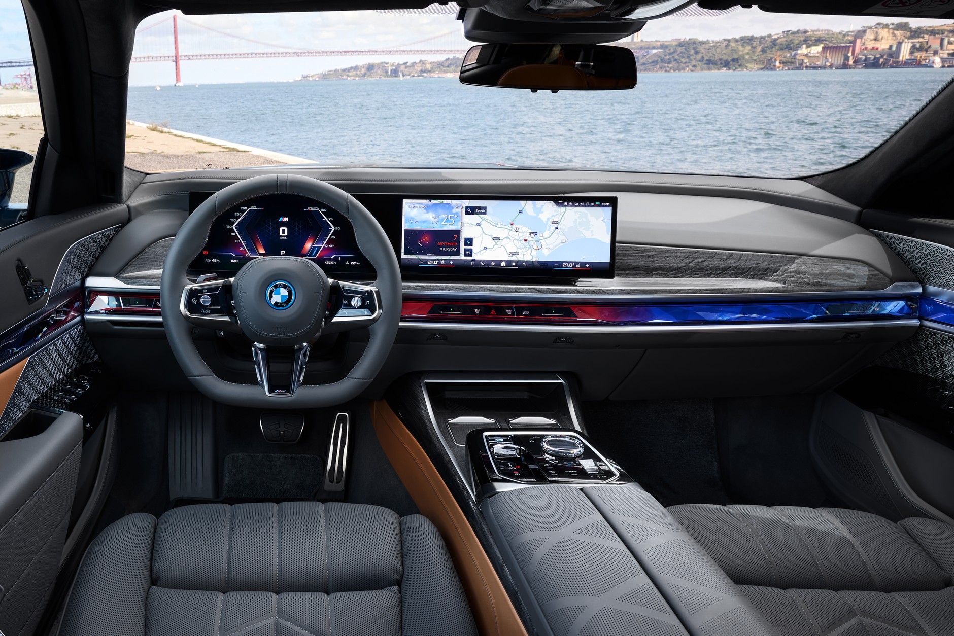 BMW i7 M70