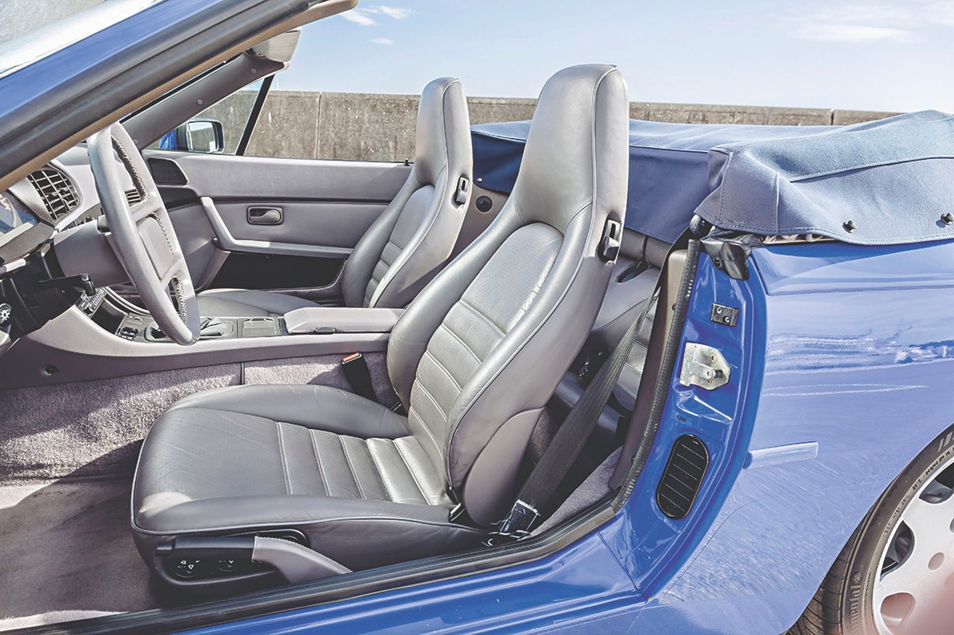 Porsche 944 Turbo Cabrio - wakacje z wiatrem w plecy