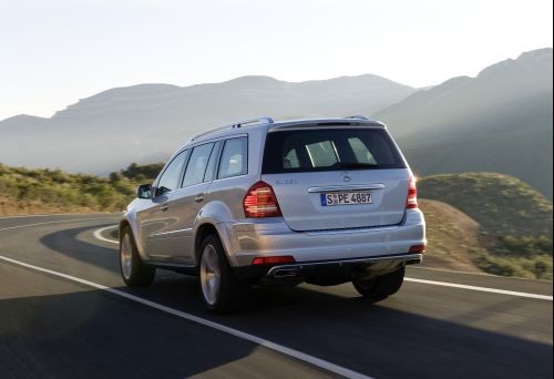 Mercedes GL - Odświeżona wersja już w salonach